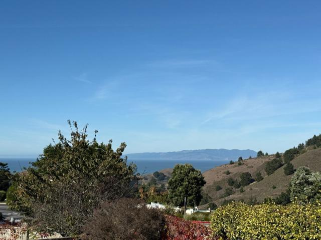 26 Driftwood Court, Pacifica CA: https://media.crmls.org/mediaz/6ab8d617-ec51-40e6-aaea-80ce61e24469.jpg