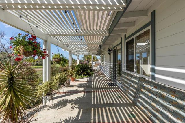 1054 La Sombra Drive, San Marcos CA: https://media.crmls.org/mediaz/6ab952c5-516a-4fe9-bff2-d2c311f398cd.jpg