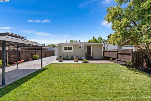 1244 Locust St, Livermore CA: https://media.crmls.org/mediaz/6ab98734-f393-49b3-a03d-951a650dfd74.jpg