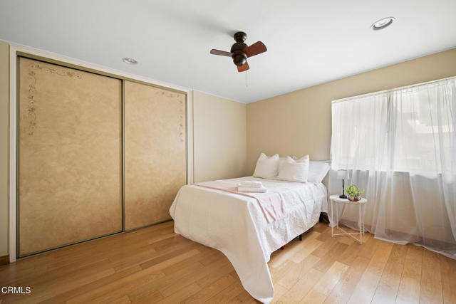 125 W Mountain Street, Glendale CA: https://media.crmls.org/mediaz/6ab9d472-6da6-4873-8988-2e9e95c164d9.jpg