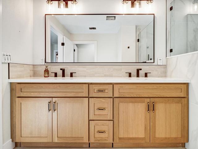 38525 Desert Greens E Drive, Palm Desert CA: https://media.crmls.org/mediaz/6aba01e7-5646-4e1e-a29c-9349e5751f8a.jpg