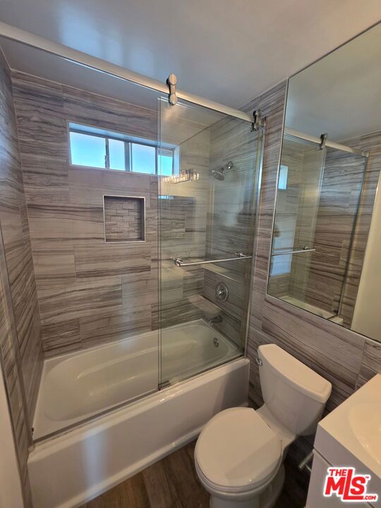 1029 Pleasantview Avenue, Venice CA: https://media.crmls.org/mediaz/6aba7777-9a51-42c3-8bb7-df5854dc84ea.jpg