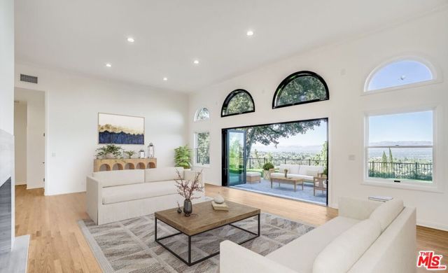 15851 Mulholland Place, Los Angeles CA: https://media.crmls.org/mediaz/6aba8c2a-d264-4e52-9644-546b5c710371.jpg