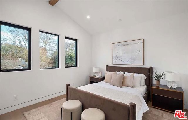 4453 Gentry Avenue, Valley Village CA: https://media.crmls.org/mediaz/6abacc61-2c76-45de-9e55-e0181c5ad3a2.jpg