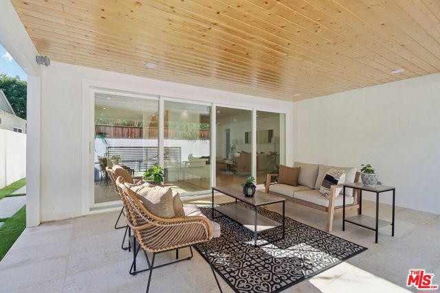 4656 Greenbush Avenue, Sherman Oaks CA: https://media.crmls.org/mediaz/6abb704c-85f3-46ce-bb29-7db42a1d18f5.jpg