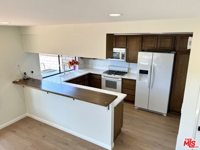 7756 Sailboat Circle, Huntington Beach CA: https://media.crmls.org/mediaz/6abc711f-463c-4a9c-a3ca-9804a54f64ac.jpg