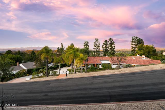 87 Pinecrest Road, Westlake Village CA: https://media.crmls.org/mediaz/6abc7923-ae83-4321-bacd-c40fd1ae0f07.jpg