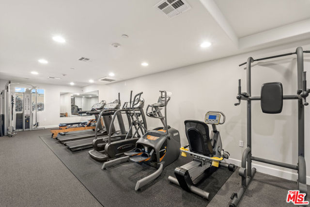 14412 Killion Street, Sherman Oaks CA: https://media.crmls.org/mediaz/6abc8382-17f9-40d5-baad-f22ff1d073ad.jpg