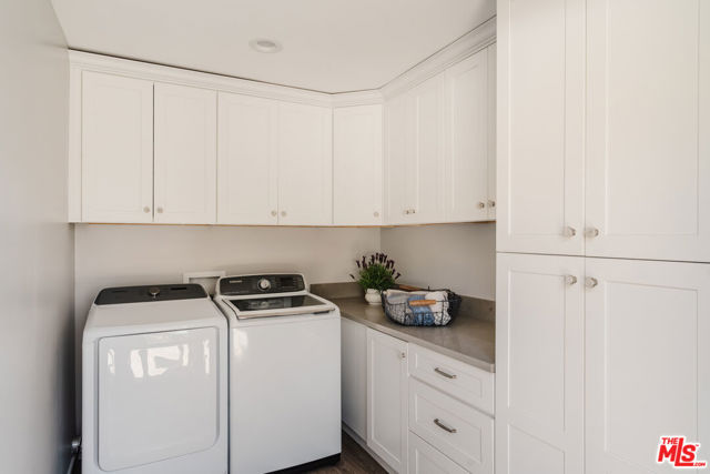 7920 Yorktown Avenue, Los Angeles CA: https://media.crmls.org/mediaz/6abca642-6f22-429d-902e-eec05c1c8f31.jpg