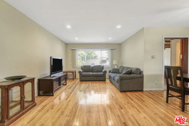 17031 Wilton Place, Torrance CA: https://media.crmls.org/mediaz/6abcc34b-1de2-4f8e-acf5-21cc8d1d668c.jpg