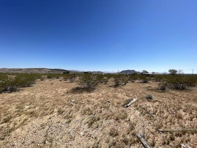 216 Jesse Road, Landers CA: https://media.crmls.org/mediaz/6abd231a-a888-442e-939a-f2cb2a991b18.jpg