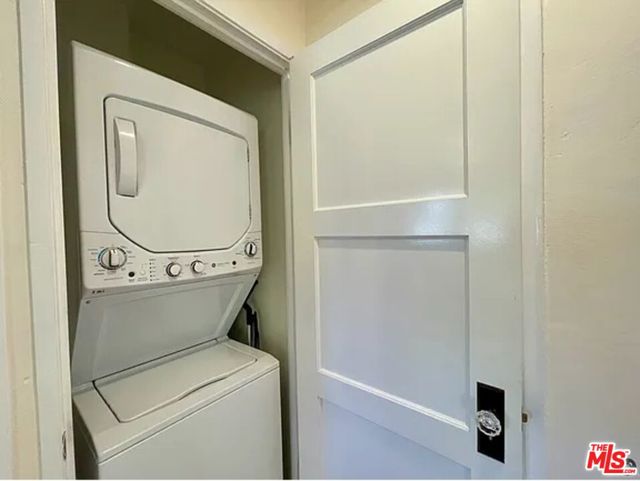 816 17th Street, Santa Monica CA: https://media.crmls.org/mediaz/6abdabc4-e576-456e-9e97-8650b0721f3f.jpg