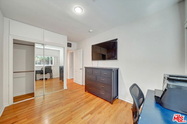 660 S Gretna Green Way, Los Angeles CA: https://media.crmls.org/mediaz/6abdbea1-ded9-4d85-aef9-1850cbbb4fda.jpg