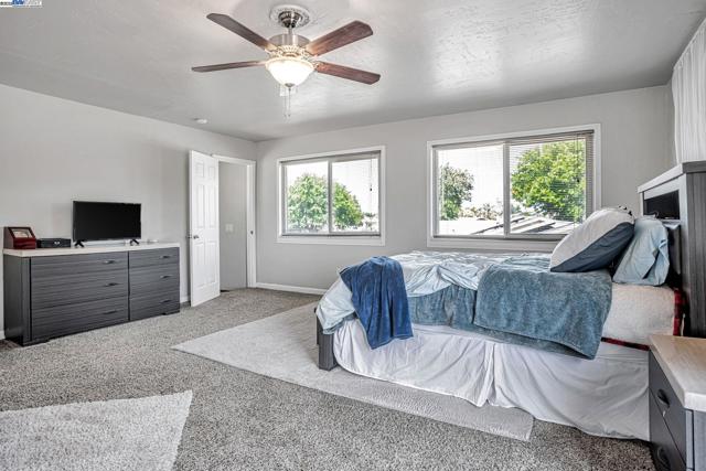 360 Calmace Dr, Dixon CA: https://media.crmls.org/mediaz/6abdc901-1df5-496d-af7b-add45aaded8e.jpg