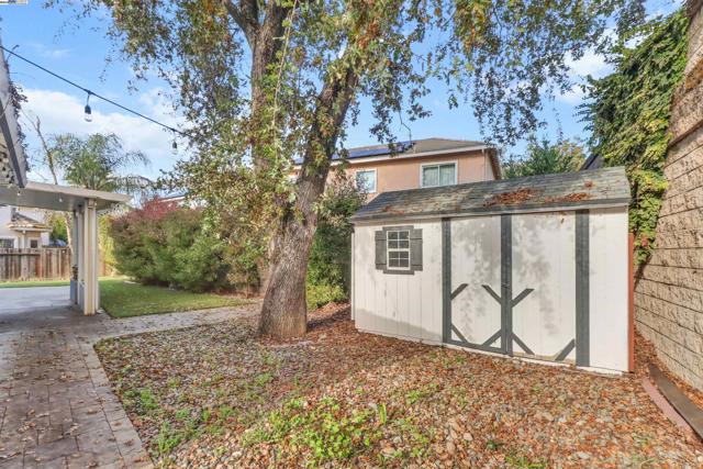 5512 Sagehen Ct, Loomis CA: https://media.crmls.org/mediaz/6abddac5-c4ae-4881-8103-9f8fb0e35468.jpg