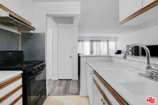 20134 Leadwell Street, Winnetka CA: https://media.crmls.org/mediaz/6abde479-e8bd-4c61-90f5-d471c31aa8fa.jpg