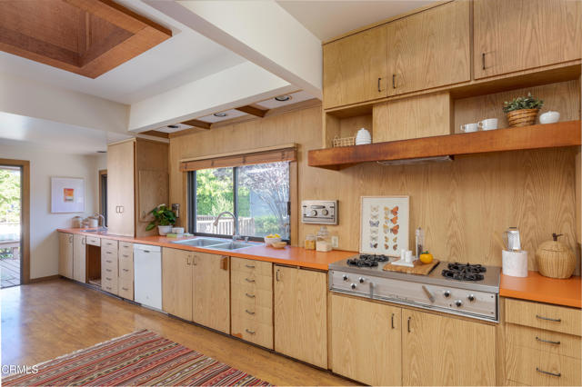 676 S Madison Avenue, Pasadena CA: https://media.crmls.org/mediaz/6abe2fb7-a9f8-4434-a0fe-d97fa1426d00.jpg