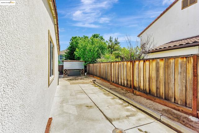 2480 Stanford Way, Antioch CA: https://media.crmls.org/mediaz/6abe776b-2999-45dc-8cf5-a7c167c92c57.jpg
