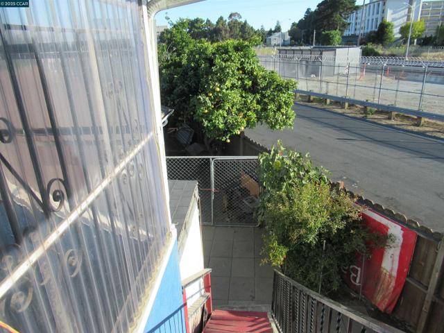 615 15Th St, Richmond CA: https://media.crmls.org/mediaz/6abeb4ff-465f-4c21-8feb-8c27b417ffd1.jpg