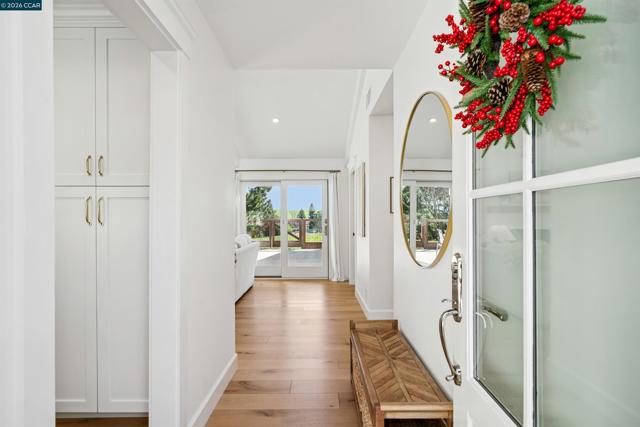 31 Ascot Place, Moraga CA: https://media.crmls.org/mediaz/6abeea36-451a-4f28-b447-5ac915b329ab.jpg