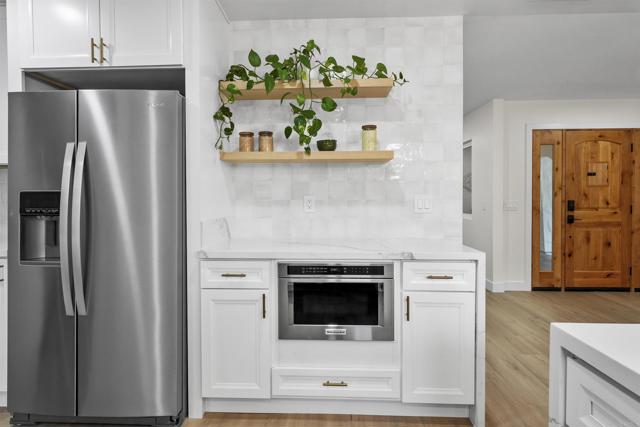 26230 N Lake Wohlford Road, Valley Center CA: https://media.crmls.org/mediaz/6abfed0a-9c0a-430d-a333-e3a2661ee04e.jpg