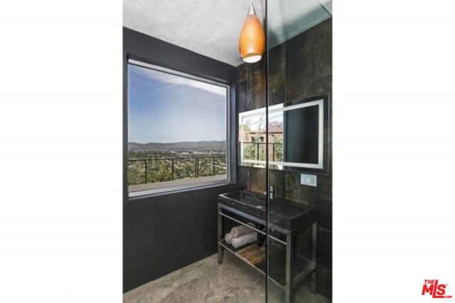 11462 LAURELCREST Road, Studio City CA: https://media.crmls.org/mediaz/6ac0b8ed-ae68-4308-9f35-6218bcc1d0f0.jpg