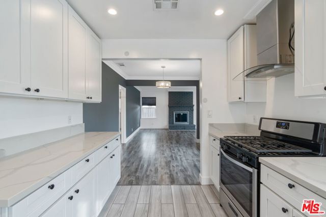 6713 Saint Clair Avenue, North Hollywood CA: https://media.crmls.org/mediaz/6ac0ed4a-08fb-445e-9f8a-06ddb03b1d3d.jpg