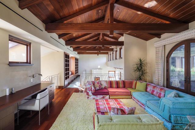 995 Matadero Avenue, Palo Alto CA: https://media.crmls.org/mediaz/6ac0f98e-13d5-4638-a313-40f199f8de0e.jpg