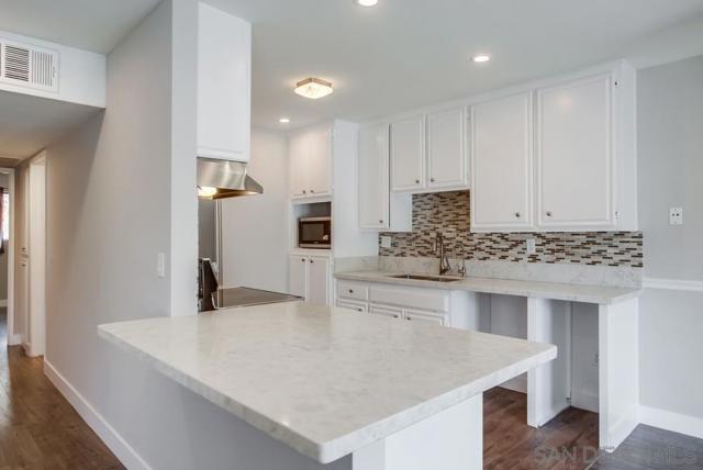 5025 Collwood Way, San Diego CA: https://media.crmls.org/mediaz/6ac15438-0647-40fb-8e27-8ac2698ab2af.jpg