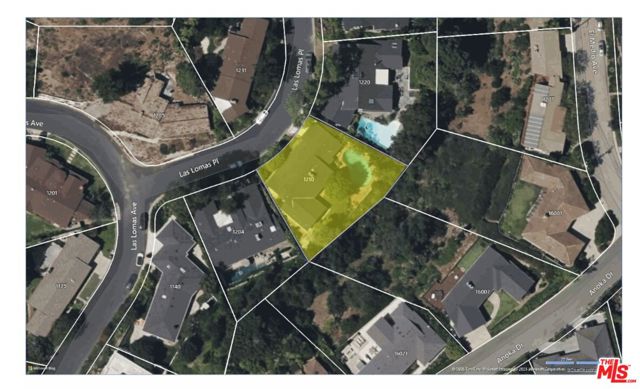 1210 Las Lomas Place, Pacific Palisades CA: https://media.crmls.org/mediaz/6ac15914-c047-4d11-bcf1-eb6732f6de85.jpg
