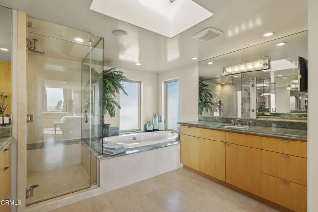3629 Ocean Drive, Oxnard CA: https://media.crmls.org/mediaz/6ac17378-bbbb-4ae9-8654-9f57c843633e.jpg