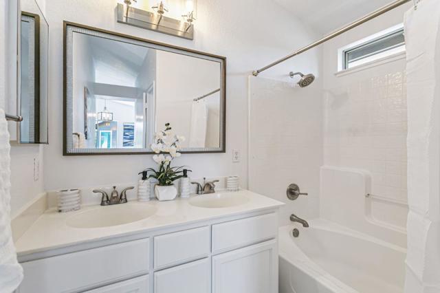 770 Babbs Creek Drive, Gilroy CA: https://media.crmls.org/mediaz/6ac18baa-1092-40ce-897b-eafb55476633.jpg