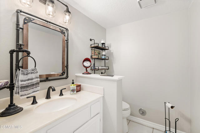 680 Sedgeworth Court, Simi Valley CA: https://media.crmls.org/mediaz/6ac1c172-0295-4640-9a3a-8a04471b9a6f.jpg