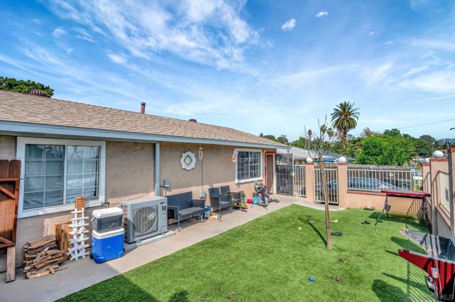 12004 06 Winter Gardens Dr, Lakeside CA: https://media.crmls.org/mediaz/6ac293b0-f68b-4d44-a185-bd3975cb1c69.jpg