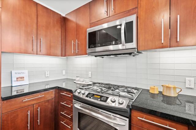 325 Berry Street, San Francisco CA: https://media.crmls.org/mediaz/6ac2c22a-ac7d-41bd-9326-b40505137d78.jpg