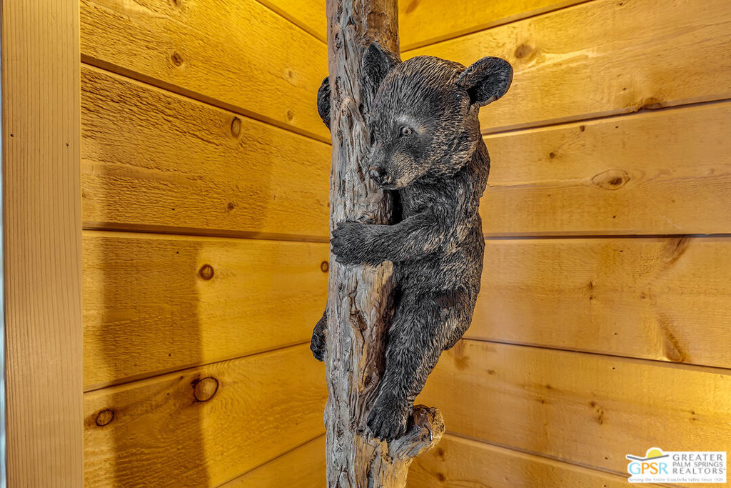https://media.crmls.org/mediaz/6ac31ff4-9ba5-4907-b9ca-b41e91ea3392.jpg?preset=X-Large