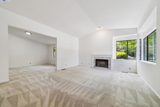 208 Heritage Ln, Pleasanton CA: https://media.crmls.org/mediaz/6ac3340f-3fe9-4b7e-b022-ba5292aacd57.jpg