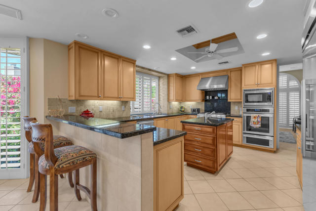 5 Stanford Drive, Rancho Mirage CA: https://media.crmls.org/mediaz/6ac35786-297e-4694-a287-0735f9f510ee.jpg