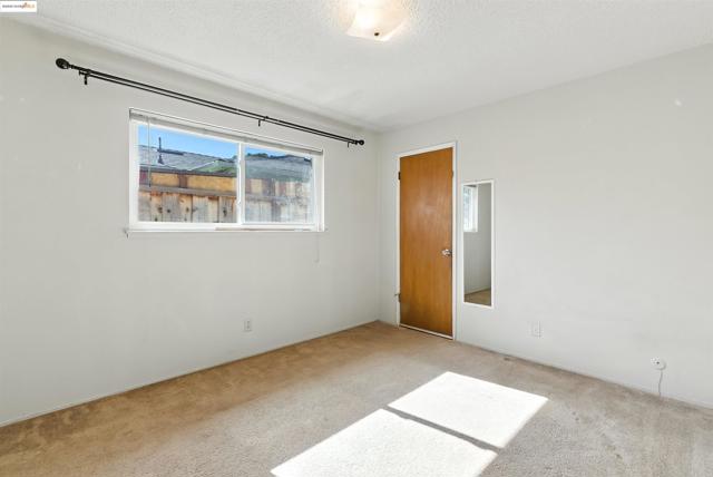 3464 Michael Dr, Redwood City CA: https://media.crmls.org/mediaz/6ac3b1e9-57f1-41df-a45d-585cc52a70d8.jpg