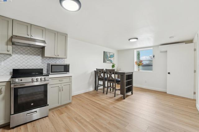 2155 42nd ave, Oakland CA: https://media.crmls.org/mediaz/6ac44416-33c1-4274-a334-788c2d67bdeb.jpg