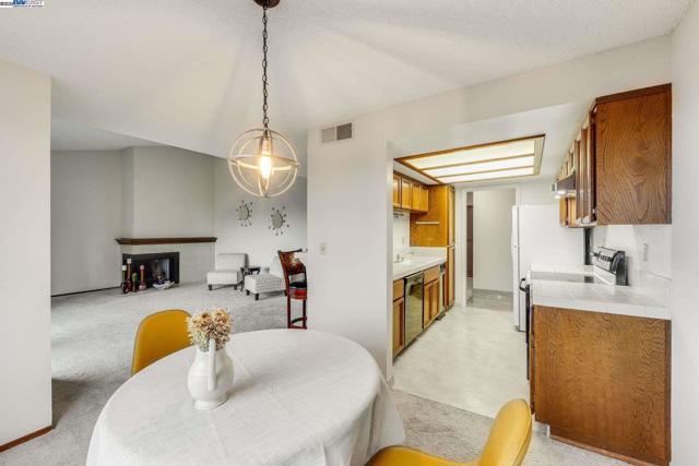 22135 Sevilla Rd, Hayward CA: https://media.crmls.org/mediaz/6ac4535f-d5b0-4f45-b890-002b7c1c30fa.jpg
