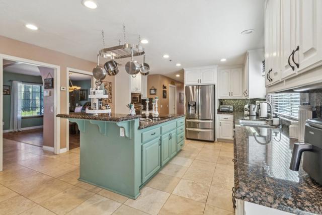 Detail Gallery Image 5 of 60 For 29950 Robbie Ln, Vista,  CA 92084 - 4 Beds | 3 Baths