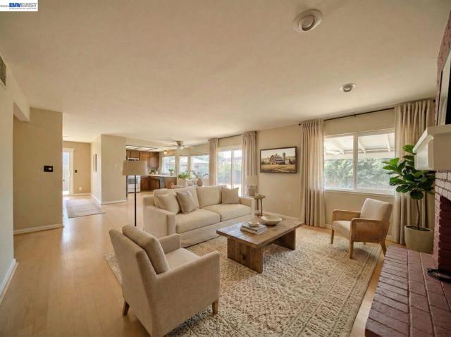 1425 Forest Dr, Turlock CA: https://media.crmls.org/mediaz/6ac60184-0bfd-49e5-a5f4-a69fa5dd3430.jpg