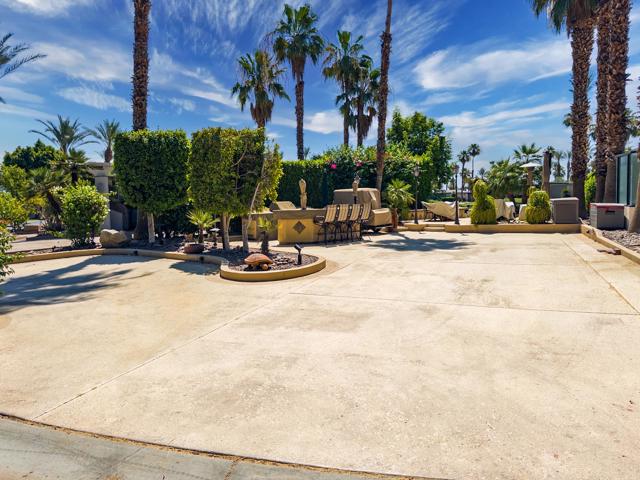 80394 Ave 48, Indio CA: https://media.crmls.org/mediaz/6ac66956-f8e8-463f-8dac-8bd0d12e5832.jpg