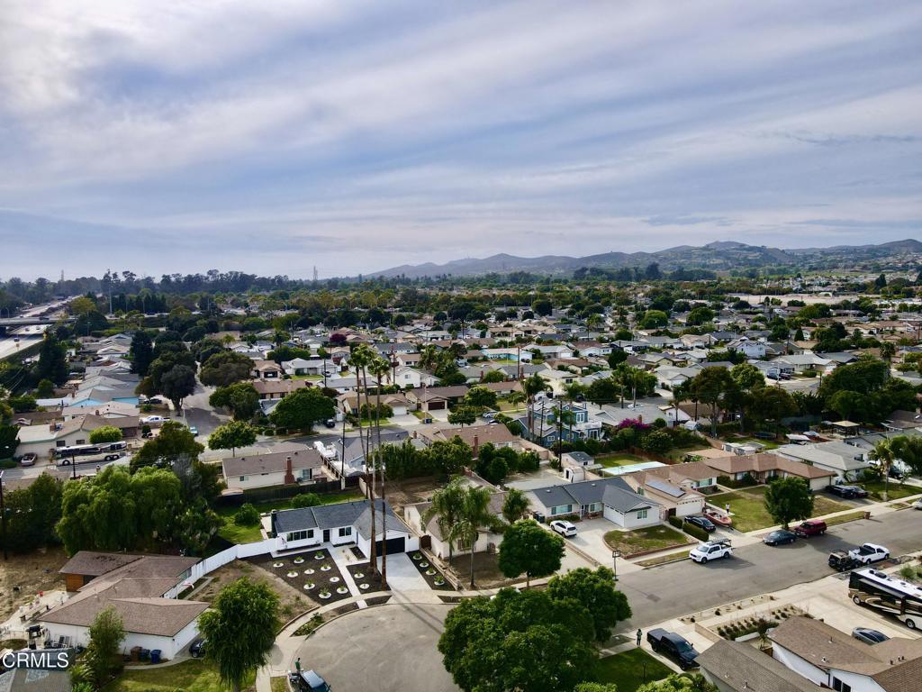 https://media.crmls.org/mediaz/6ac67742-6196-413c-a9fc-4ee7bc4d98a7.jpg?preset=X-Large