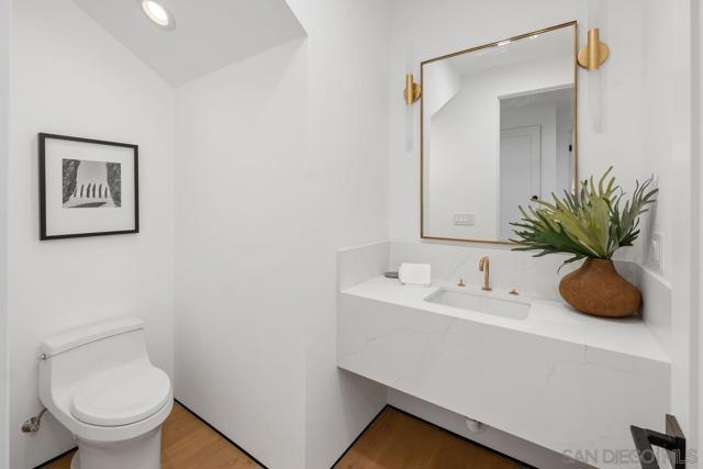 806 Hygeia, Encinitas CA: https://media.crmls.org/mediaz/6ac71141-bd5b-475c-afba-850bb9823d97.jpg