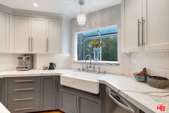 4102 Cachalote Street, Woodland Hills CA: https://media.crmls.org/mediaz/6ac75a64-e9e5-4af6-bbcf-46c29943b4c8.jpg