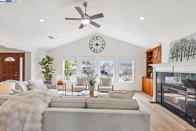 297 Ludlow Pl, San Ramon CA: https://media.crmls.org/mediaz/6ac7ae08-15e9-4592-b5ad-ec4bb134f326.jpg