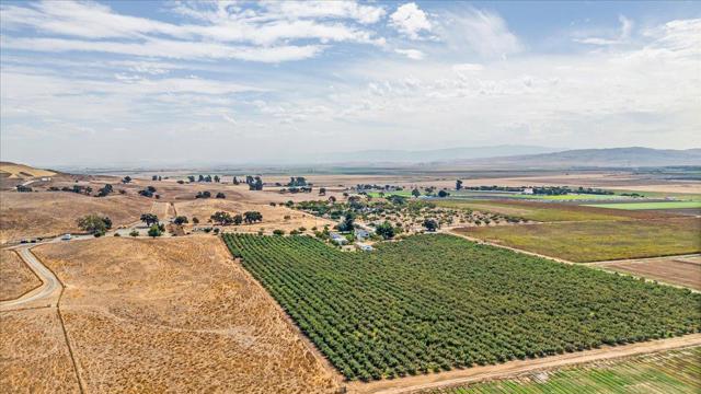 4125 Prunedale Avenue, Gilroy CA: https://media.crmls.org/mediaz/6ac7d301-63fd-4a1a-9501-360bf5d9b9d1.jpg