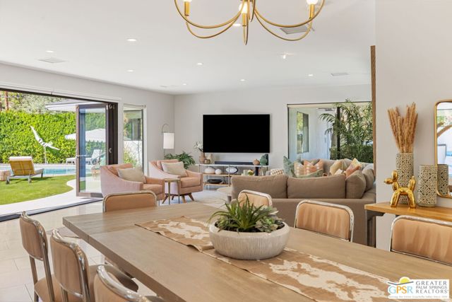 290 W Lilliana Drive, Palm Springs CA: https://media.crmls.org/mediaz/6ac7eda3-24ac-4151-b671-e551dfd34523.jpg